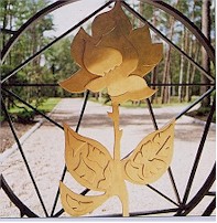 Pentagramm mit goldener Rose